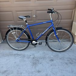 Breezer Commuter. Aluminum. 7 Speed Hub. 26” Wheels. 