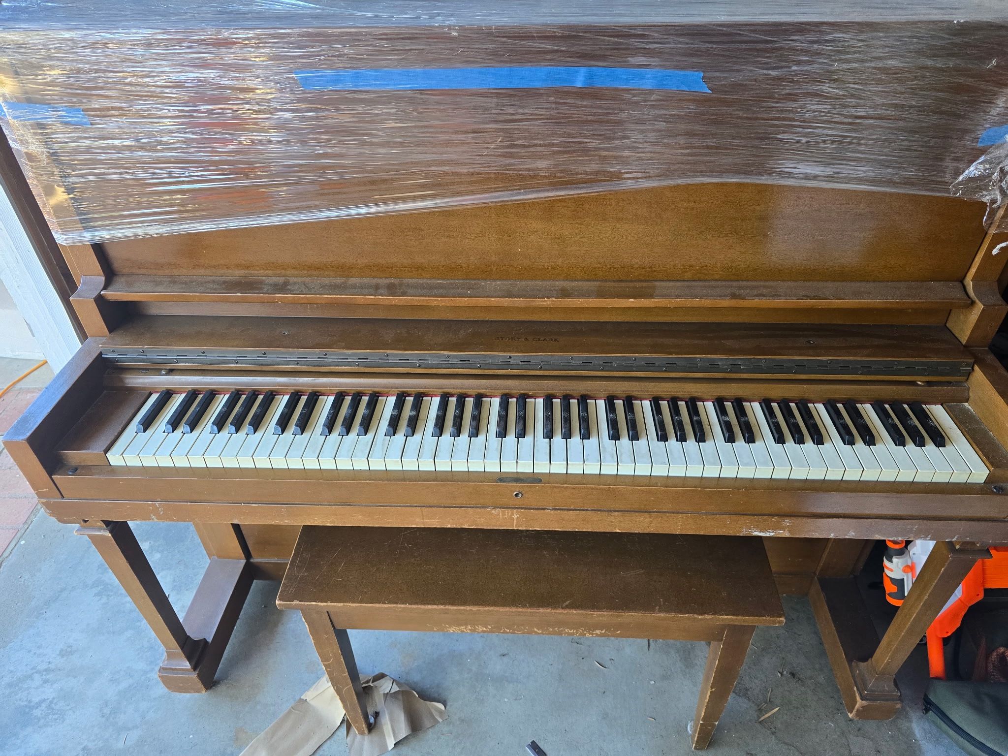 Story And Clark Piano 