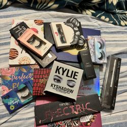 Bundle of eyeshadow pallets & lashes / some new some used 3 times / take all