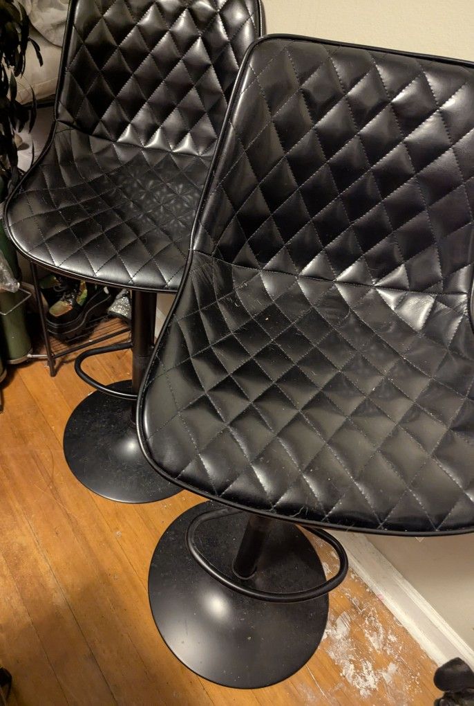 Bar stools - shiny black quilted bucket adjustable