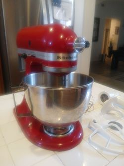 Kitchen aid with 4 attachments
