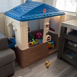 FREE PLAYHOUSE
