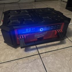 Milwaukee Radio + Charger M18 PACKOUT And Milwaukee M18 High Output HD12.0 Battery Pack