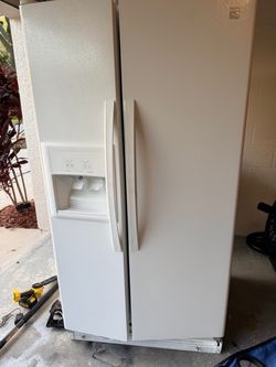 🔥 Kenmore Side-by-Side Refrigerator – Ice & Water – ONLY $175 🔥
