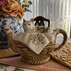 Vintage Handcrafted Cat Lid Teapot Cottagecore Ceramic Teapo