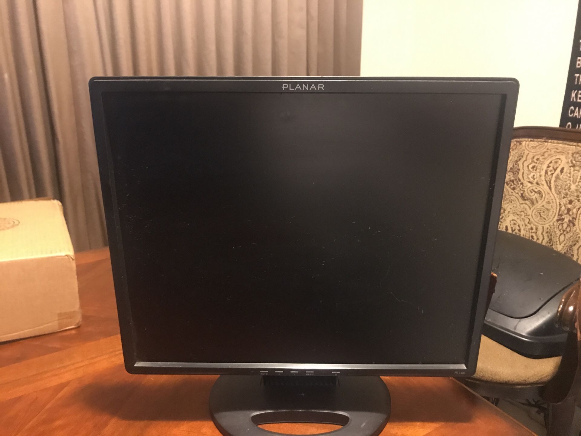 Planar computer monitor