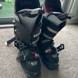 SALOMON SKI BOOTS