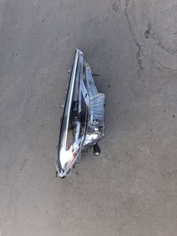 2024 2026.  Toyota cross xle.   led   Headlight rh