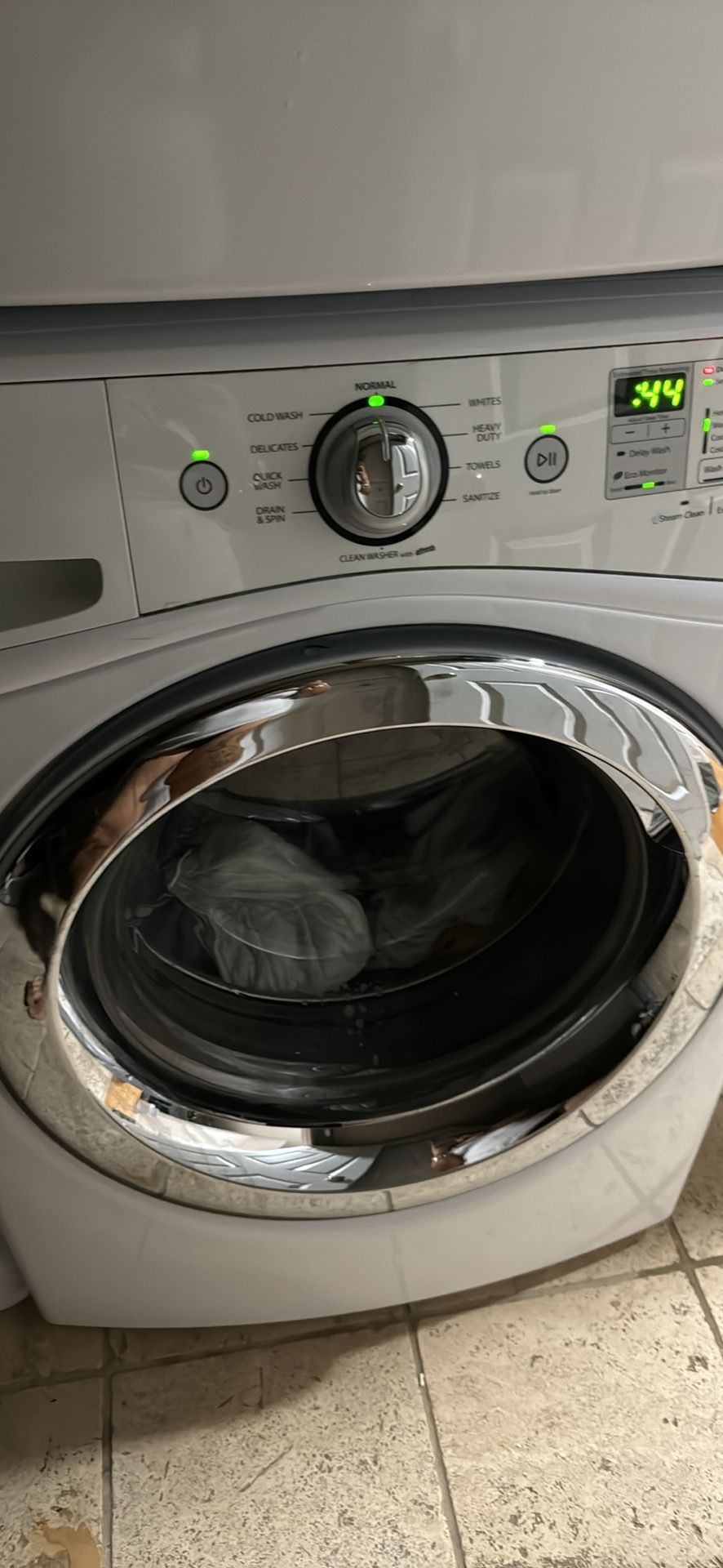 LG LGWADREW04 Stacked Washer & Dryer Set with Front Load Washer and Electric Dryer in White