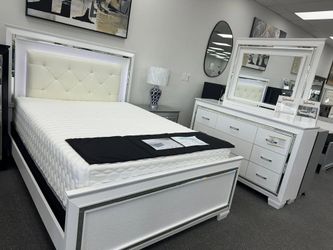 Brand New Alligator Embossed High Polished Crystal LED Queen Bedroom Set