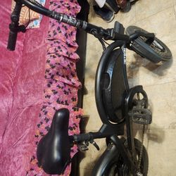 Bikk ELECTRIC JETSON VERY GOOD PATTRY BUT LOST CHARGE AND  NEEDFIXIT BUT EVERYTHING IS GOOD LIKE NEW AS IS