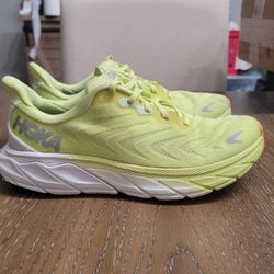 Hoka Arahi 6