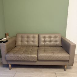 Loveseat smooth and strong grain leather 