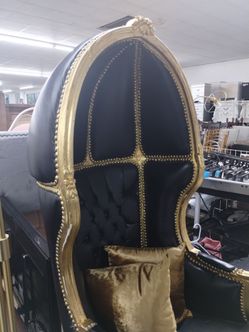 Throne chair