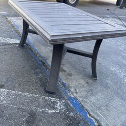 Outdoor aluminum table
