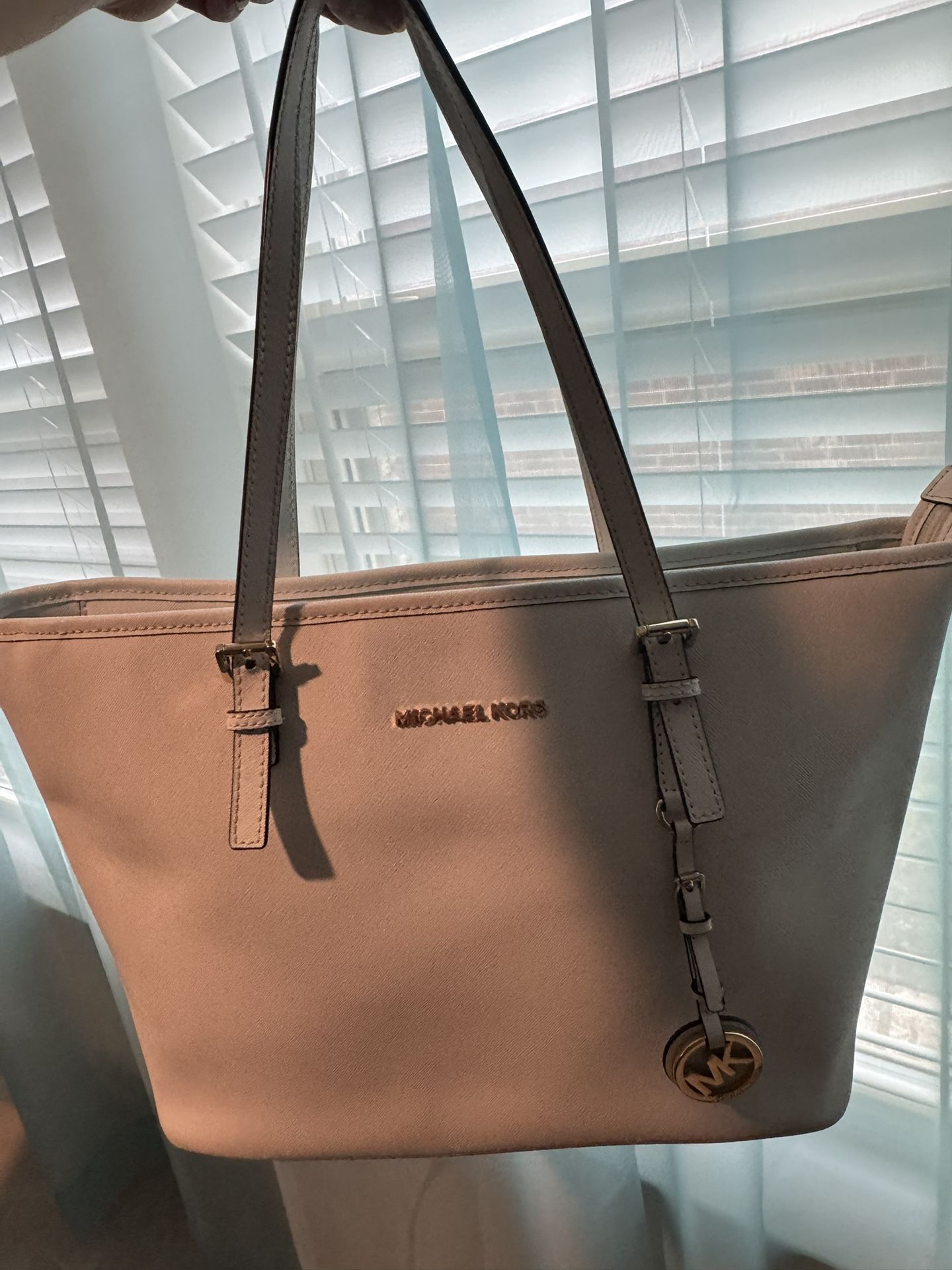 💼 Michael Kors White Purse – $30