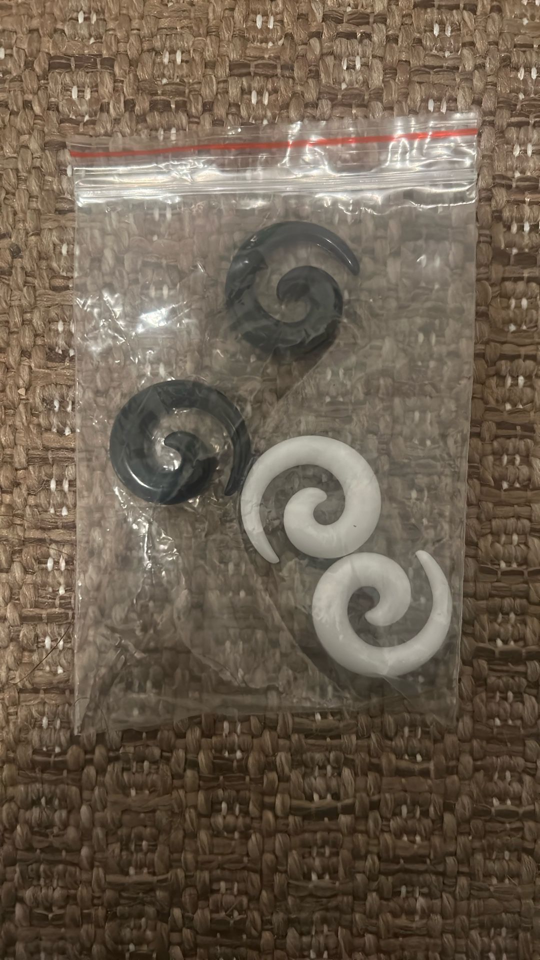 Ear Gauge Spiral Plugs And Stretcher, 00g
