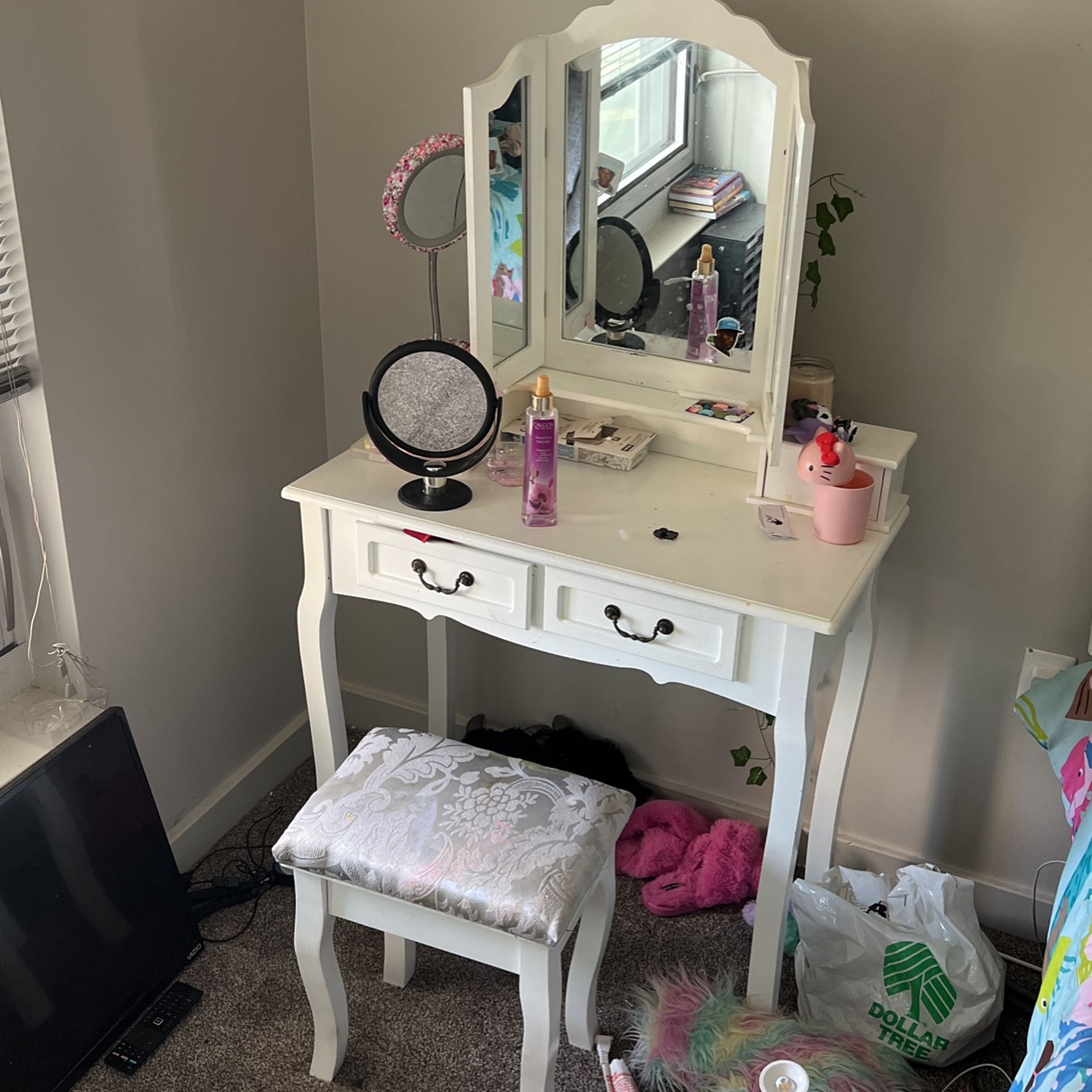 Girl Vanity
