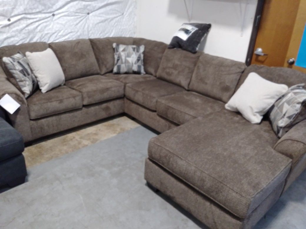 Sectional Sofa With Pillows Brand New. $39 Down / Same day delivery available 🚛
