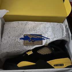 Jordan 4 Thunder Size 10,11,12 
