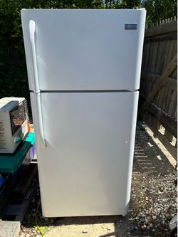 Frigidaire 18 Cu. Ft. Top Freezer Refrigerator