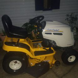 Cub Cadet Riding Mower 