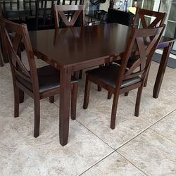 Dining table and 4 Chairs
