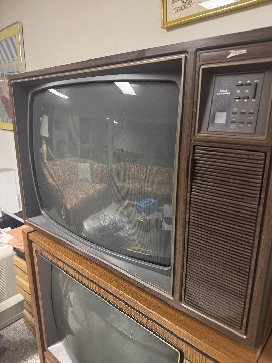 Free RCA Console TV (25" Screen)