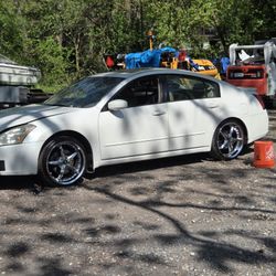 Two thousand six nissan maxima