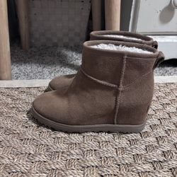women's Ugg platform