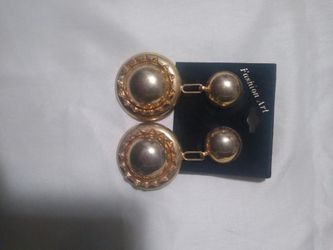 Vintage Earring .