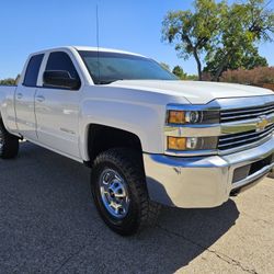 2017 Chevy Silverado 2500hd 4x4  Short Bed
