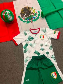Uniforme para niño con bandera, Balon y Trompeta