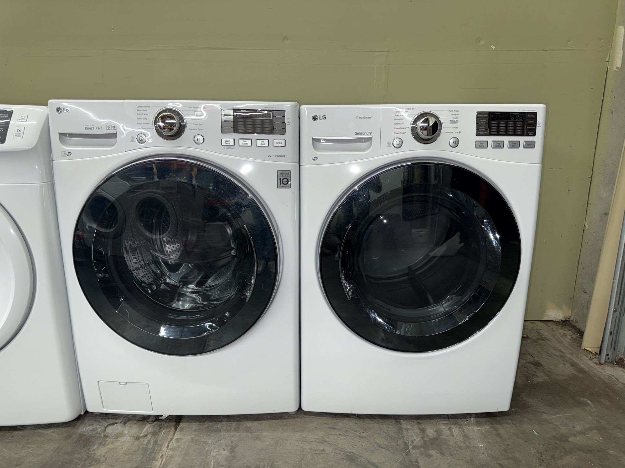 LG XL CAPACITY ELECTRIC WASHER & DRYER