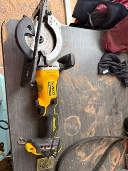 DEWALT DCS571 20v cilcular saw tool
