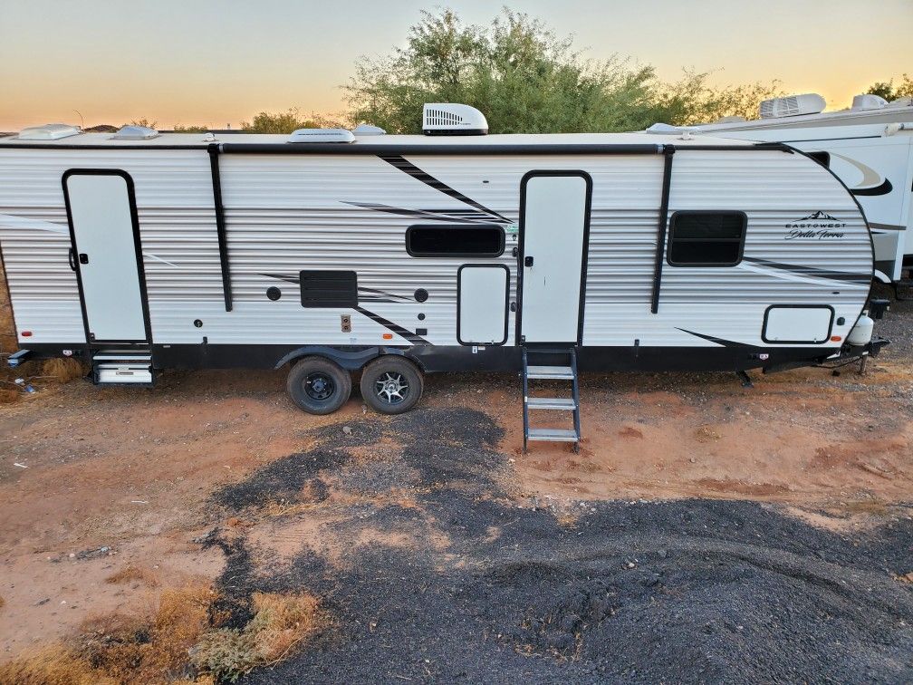 2021 East and west 30ft bunkhouse trailer Sleeps 10 6700lbs