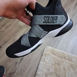 LeBron Solder Airraid Nikes