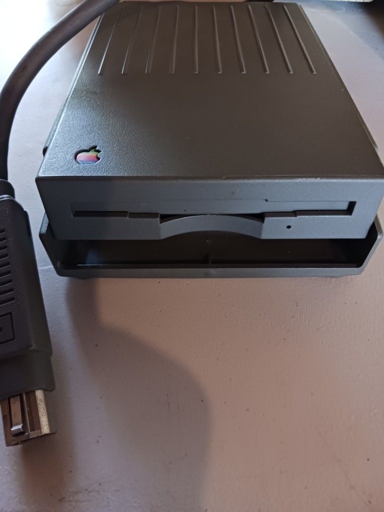 Vintage Macintosh HDI-20 External
1.4MB Floppy Disk Drive