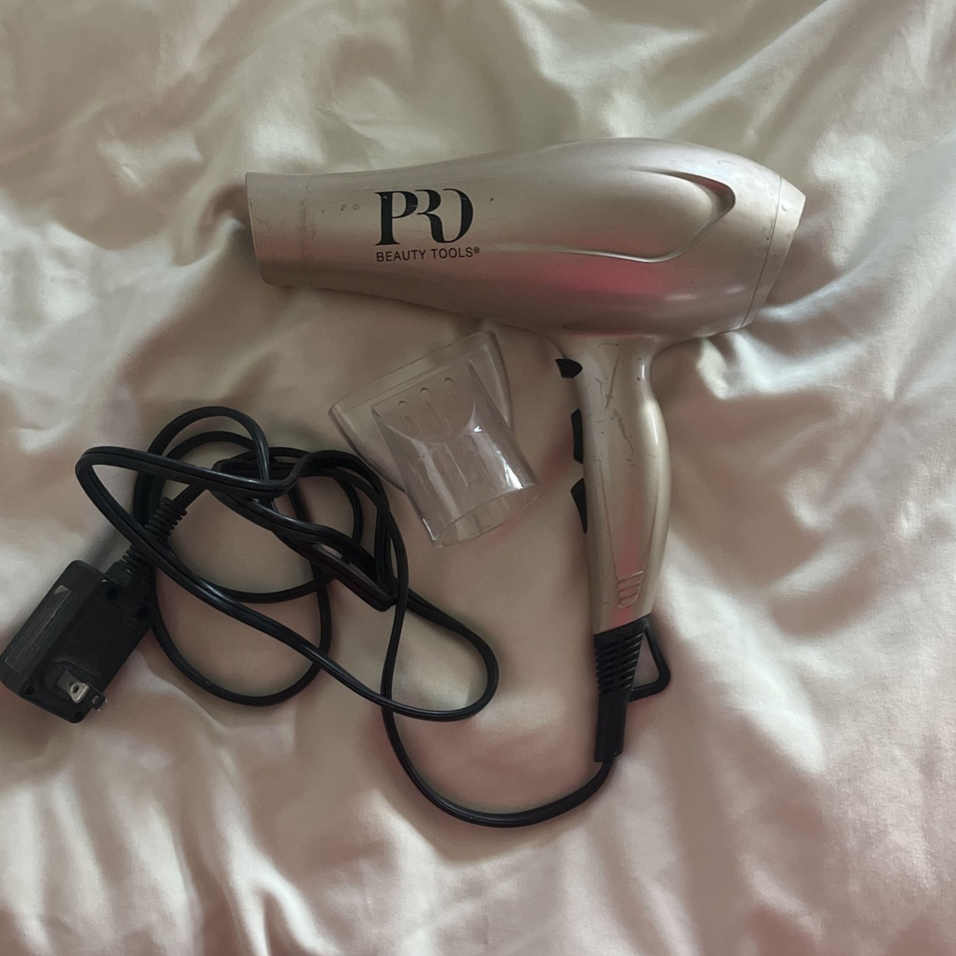 Pro Beauty Tools Hairdryer With Attachment 