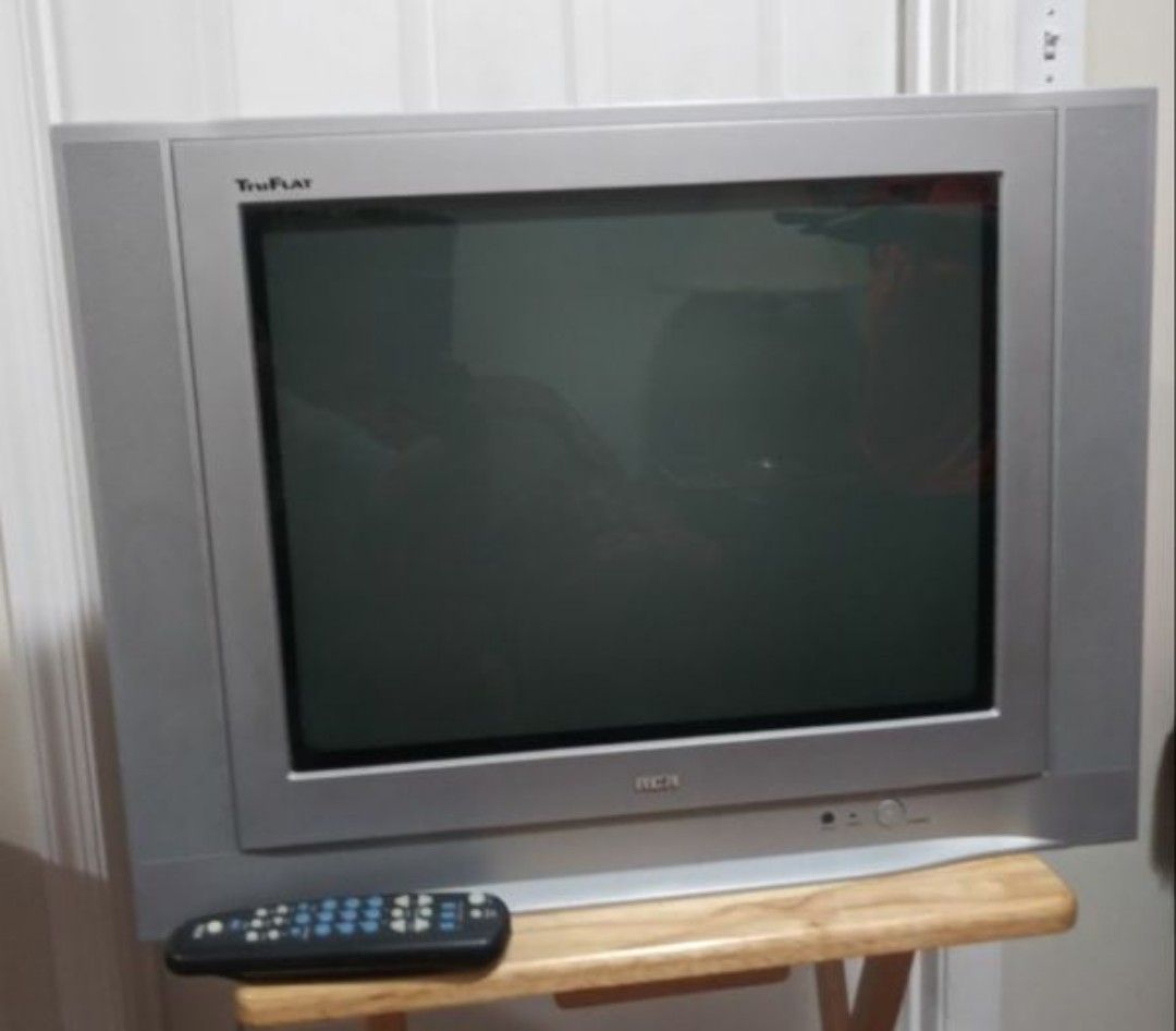 Tv RCA ( 21 each ) with Remote Good condition