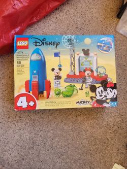 LEGO Disney Mickey & Minnie Mouse's Space Rocket Set (10774) and
Disney Puzzle Donald & Daisy, A Duck Day Afternoon, at Beach 750 Thomas Kinkade
