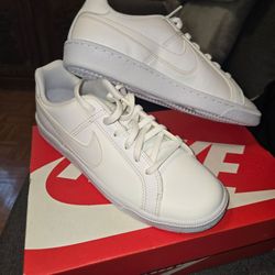 Nike Court Royale youth sz 6.5