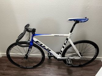 Fixed track bike