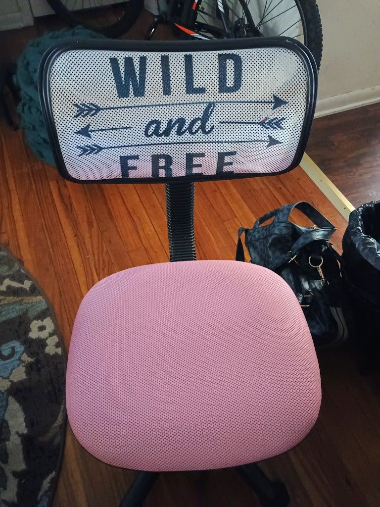 Pink Desk Chair Like New