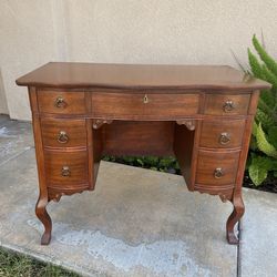 Selling This Vintage Desk with 6 Drawer