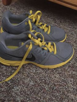 Size 8 men Nike