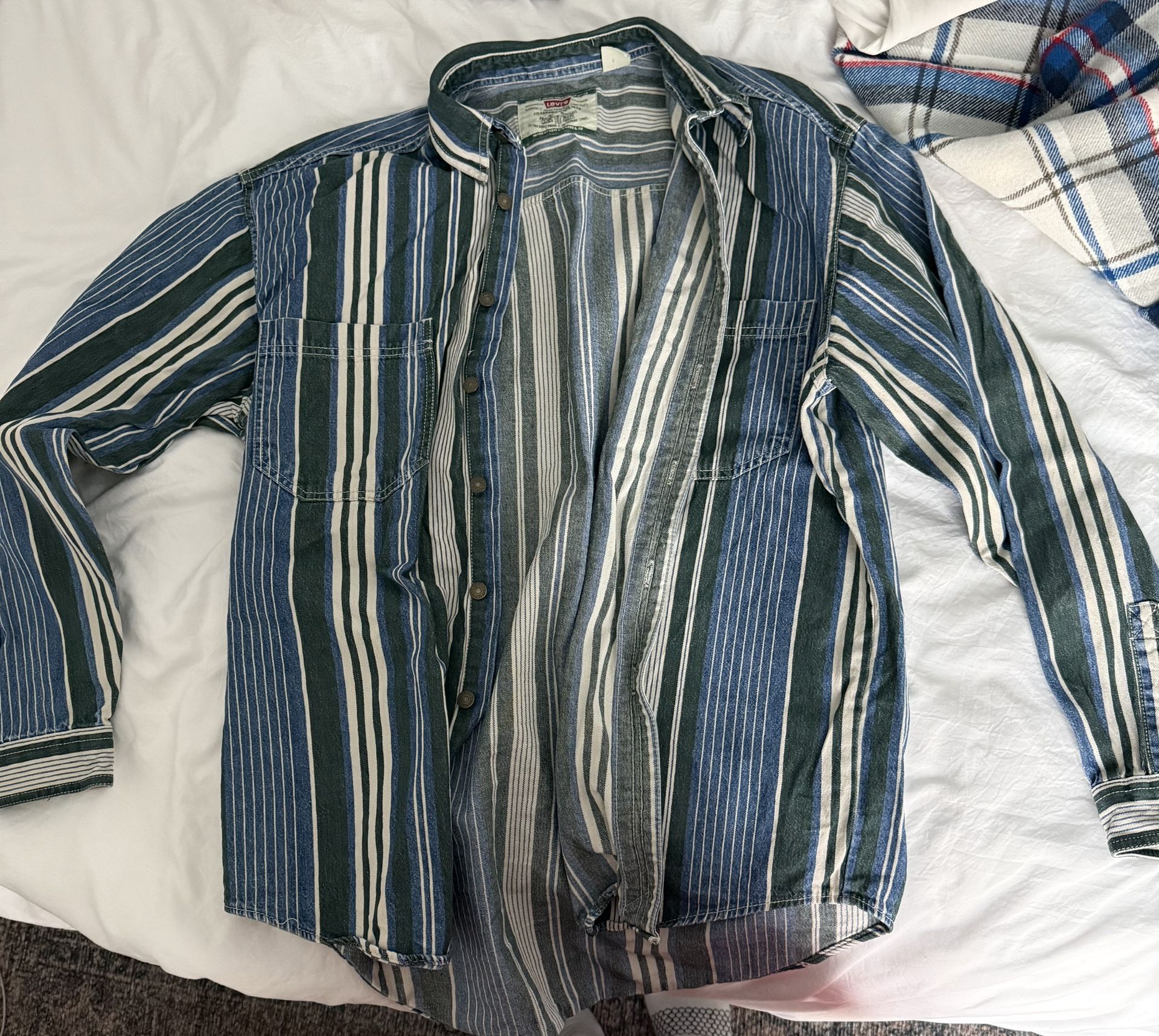 Vintage Levi’s Button Up Jean shirt