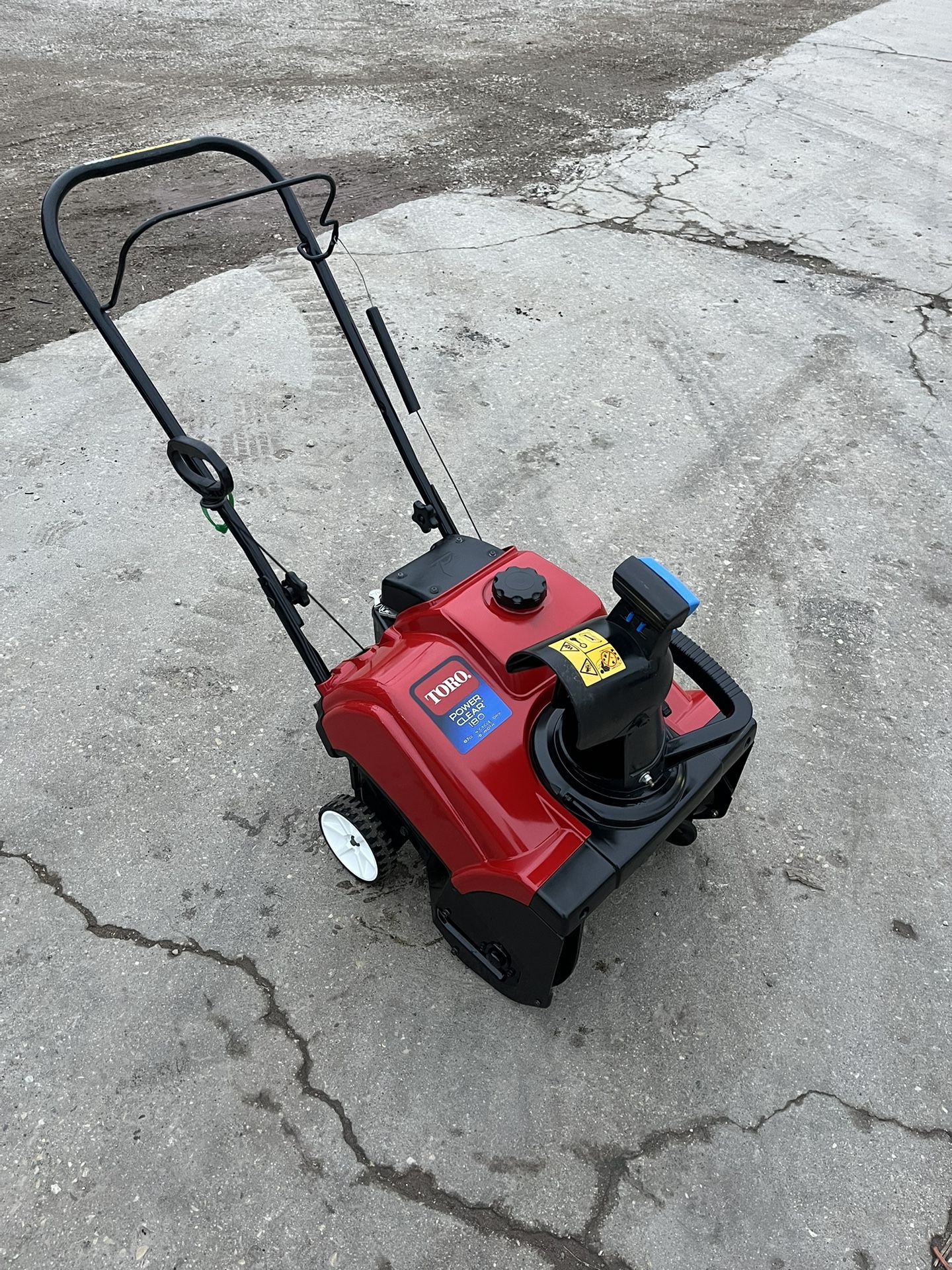 For sale a toro power clear 180 snow blower.electric https://offerup.com/redirect/?o=c3RhcnQuaXQ=’s in good working condition.