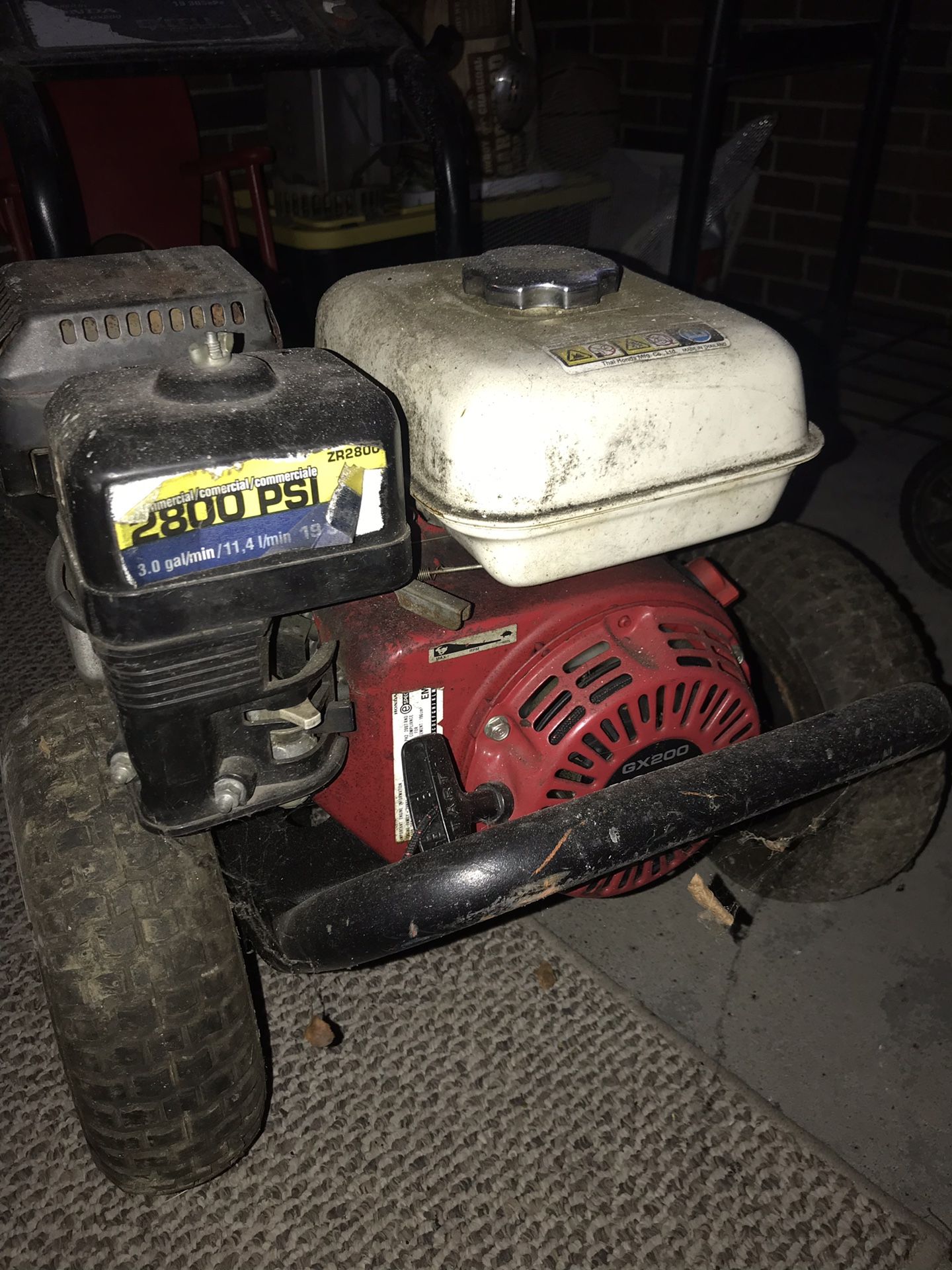 Honda engine 6.5 hp side drive. First pull start. 70$