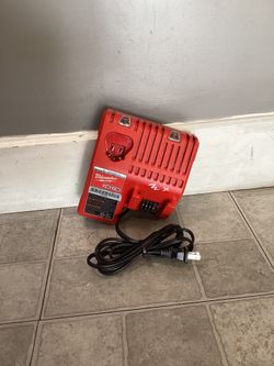 Milwaukee M12/M18 Battery Charger (48-59-1812)